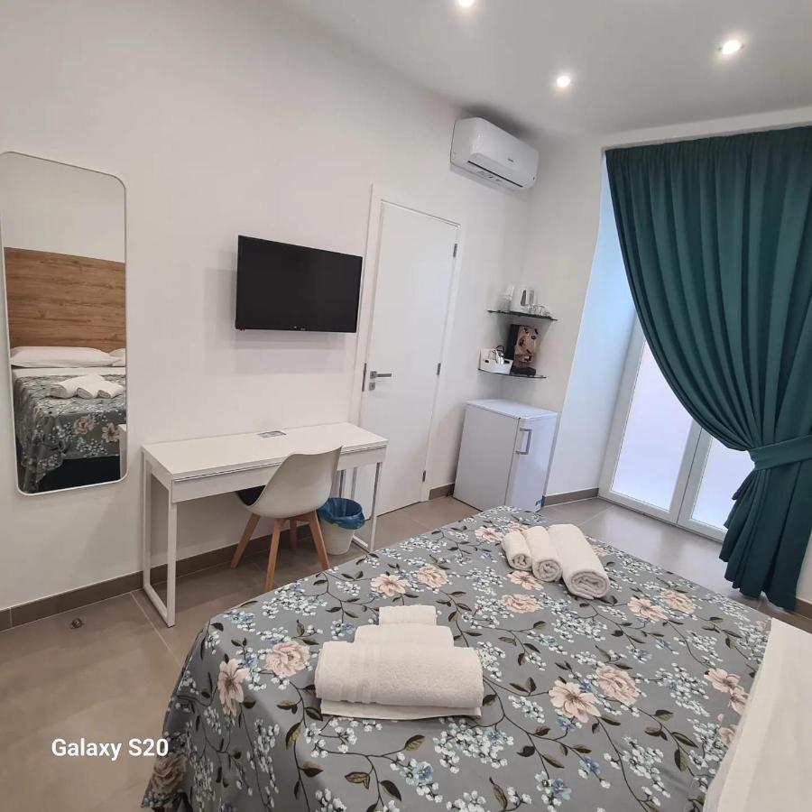 Residenza Nascari Al Plebiscito Hotell Neapel Exteriör bild
