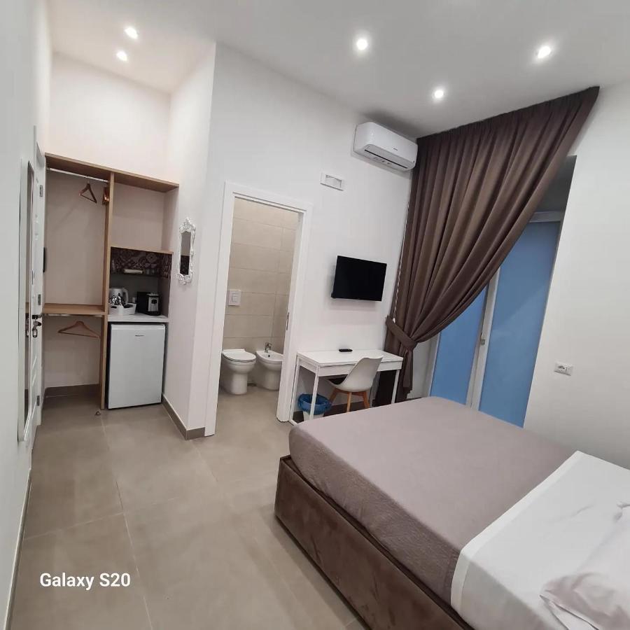 Residenza Nascari Al Plebiscito Hotell Neapel Exteriör bild