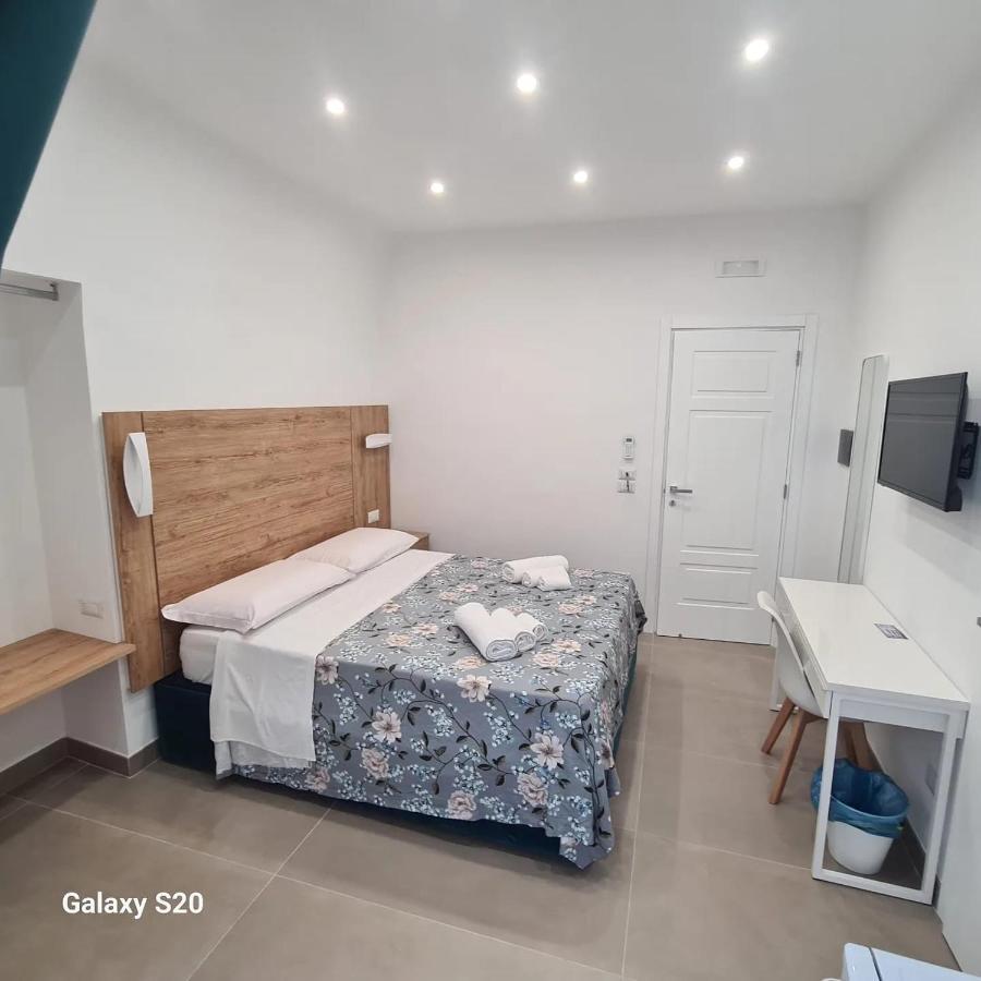 Residenza Nascari Al Plebiscito Hotell Neapel Exteriör bild